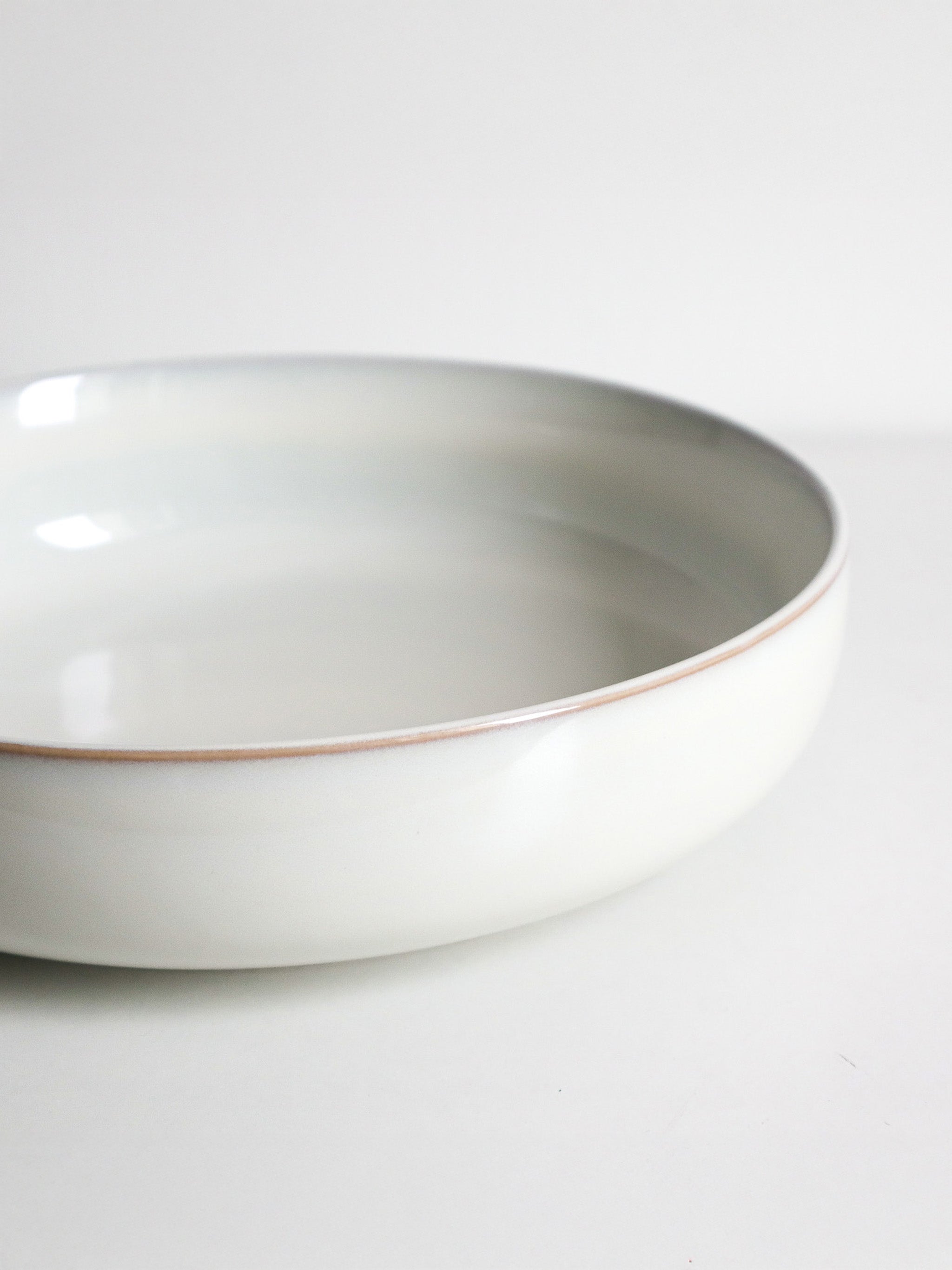 Detailansicht Bowl aus recycelter Keramik in hellgrau