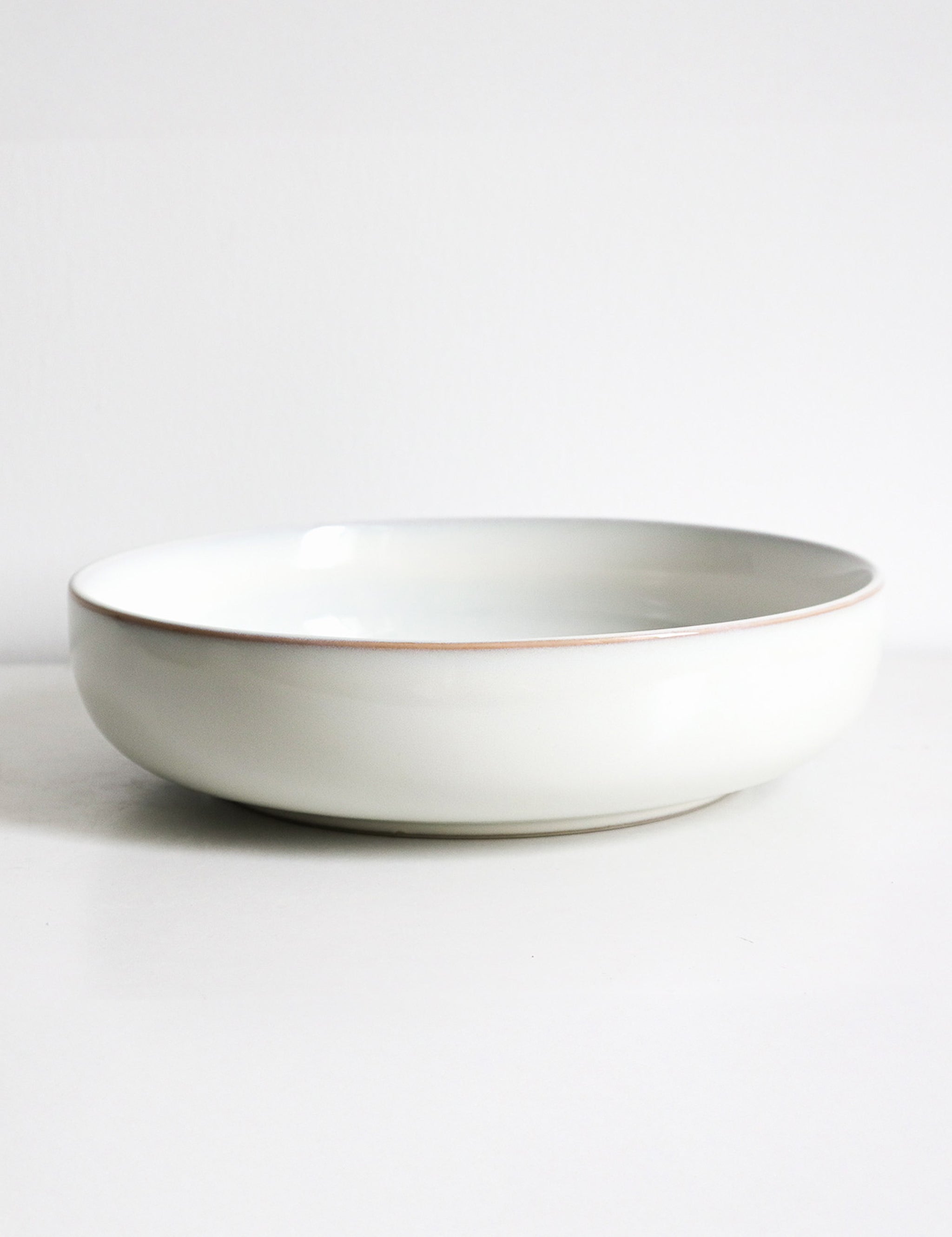 Seitenansicht Bowl aus recycelter Keramik in hellgrau