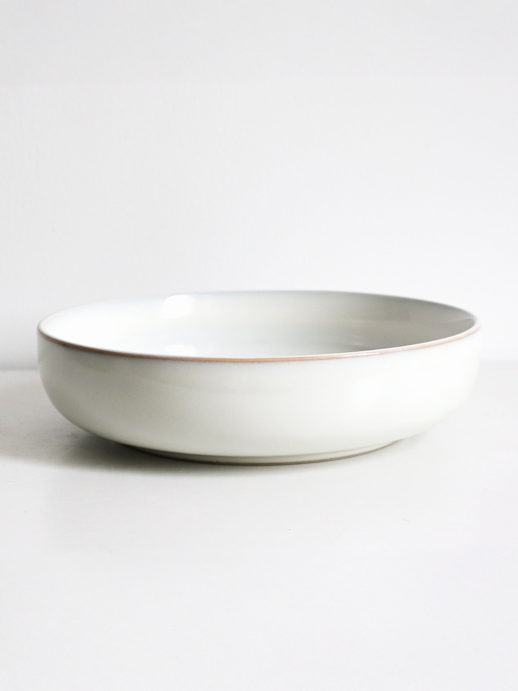 Seitenansicht Bowl aus recycelter Keramik in hellgrau