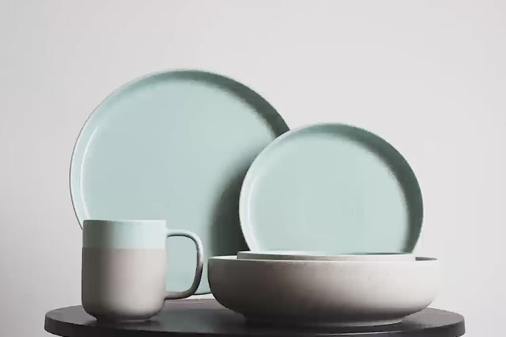 Nova Mei Geschirrset in dusty mint in einer Rundum-Ansicht